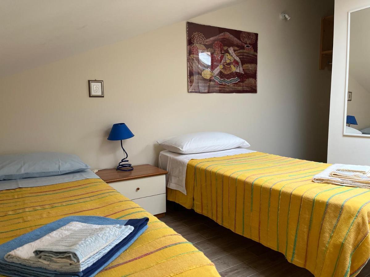 Appartement Yellow House à Fiumefreddo di Sicilia Extérieur photo